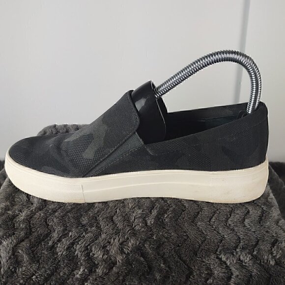 Vince Camuto VP-KORLI 12 Dark Gray Camo Slip On Fashion Sneaker Shoes Sz 7M - Picture 7 of 11